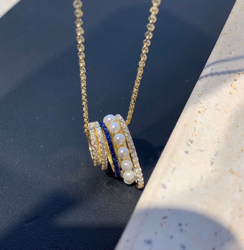 APM Monaco Elegant Gold and Pearl Necklace
